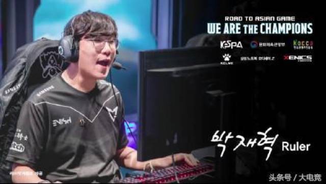 王曼昱担任关爱孤独症推荐官，与孤独症患者互动.