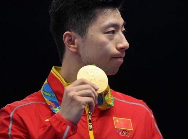 曝巴西惨败后考虑换帅，65岁安切洛蒂仍是首选，老佛爷看好阿隆索.